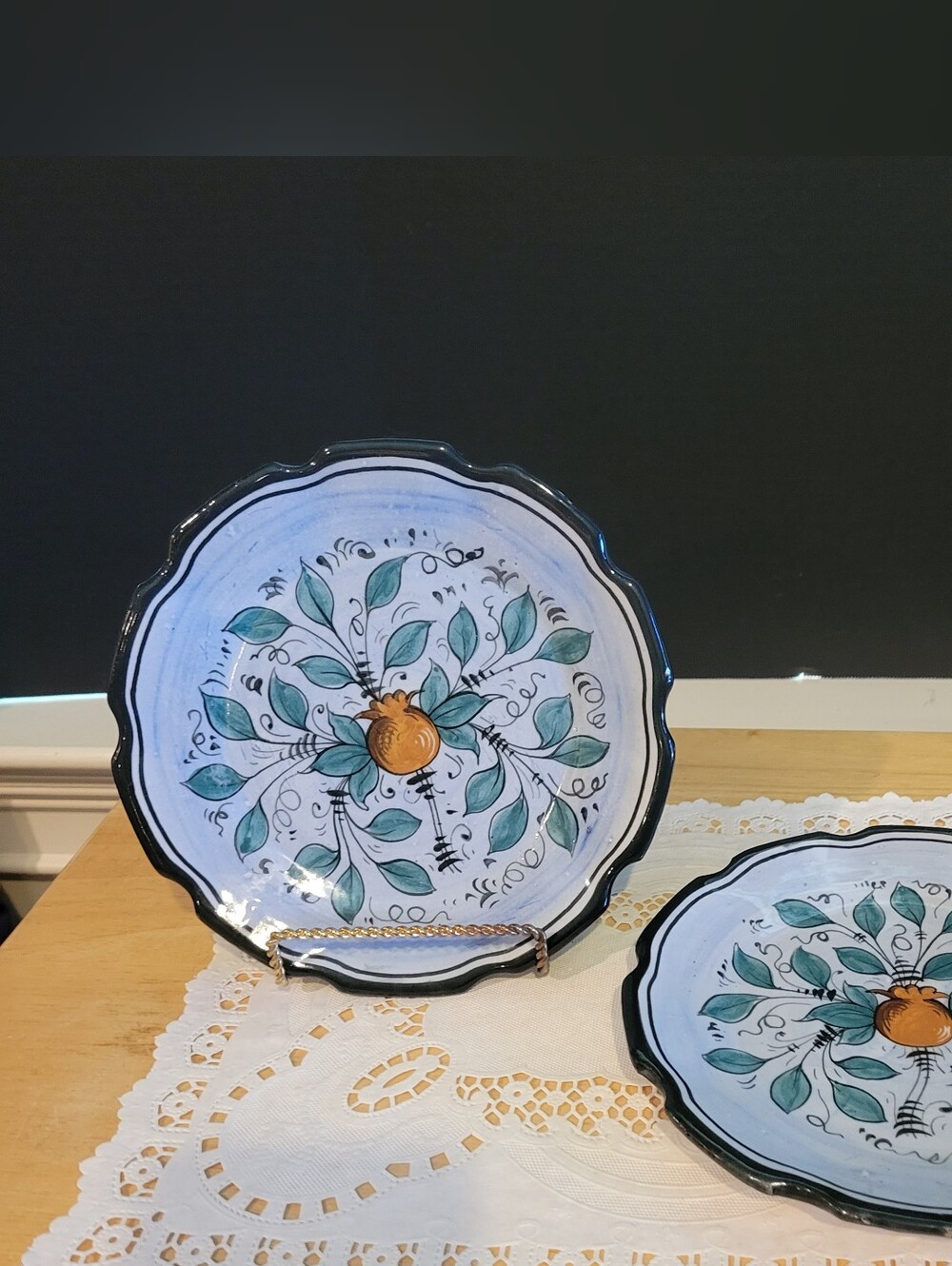 Pair of Hand-Painted Italian Ceramic Decorative Wall Decor or Appetizer Plates